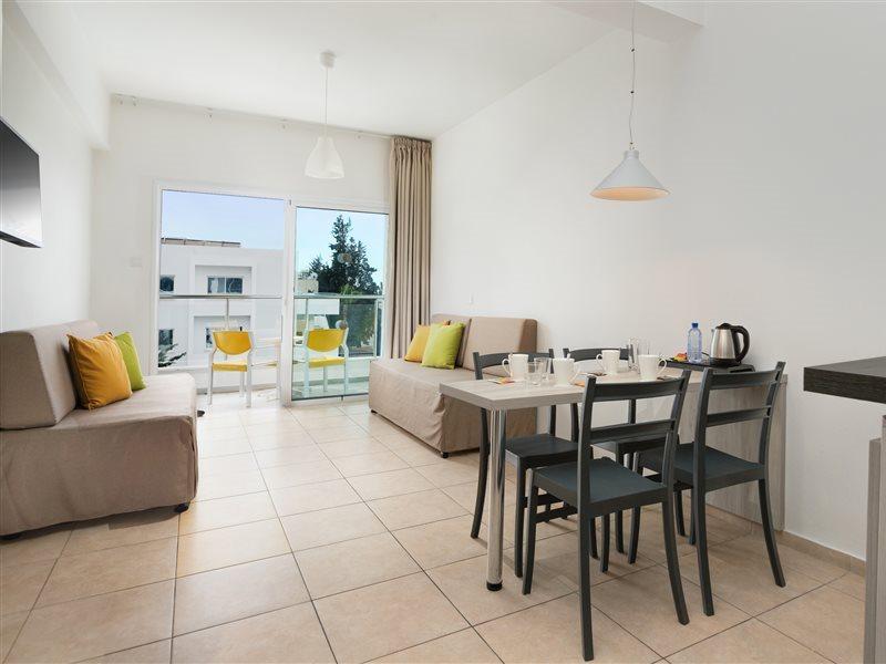 Apartamentos Mayfair Gardens Paphos Exterior foto